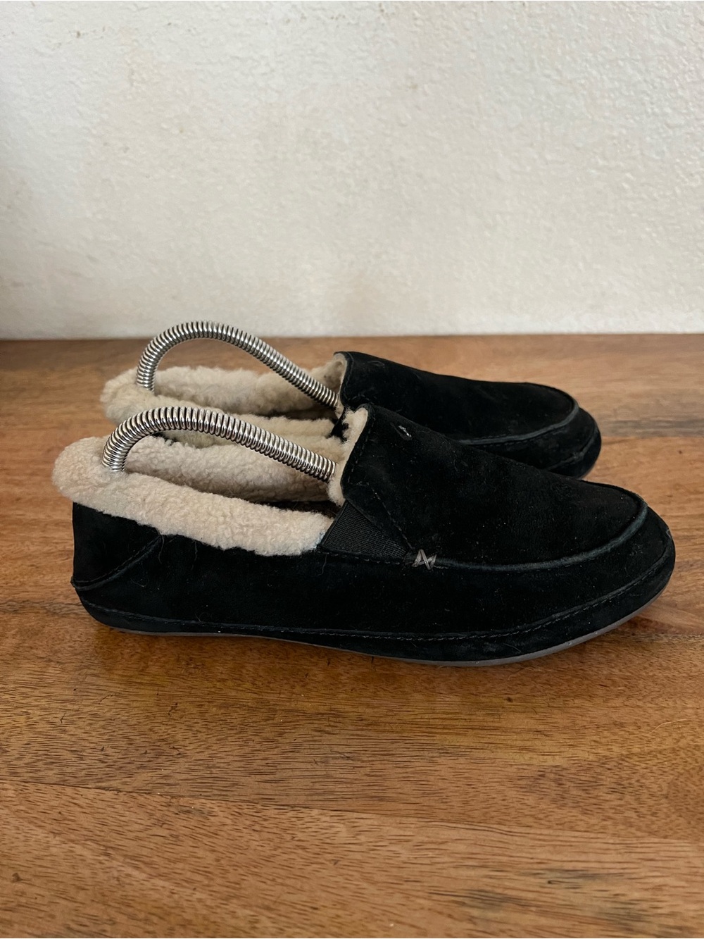 NWT OLUKAI Women’s Ku'una Shearling Slippers BLACK Size7